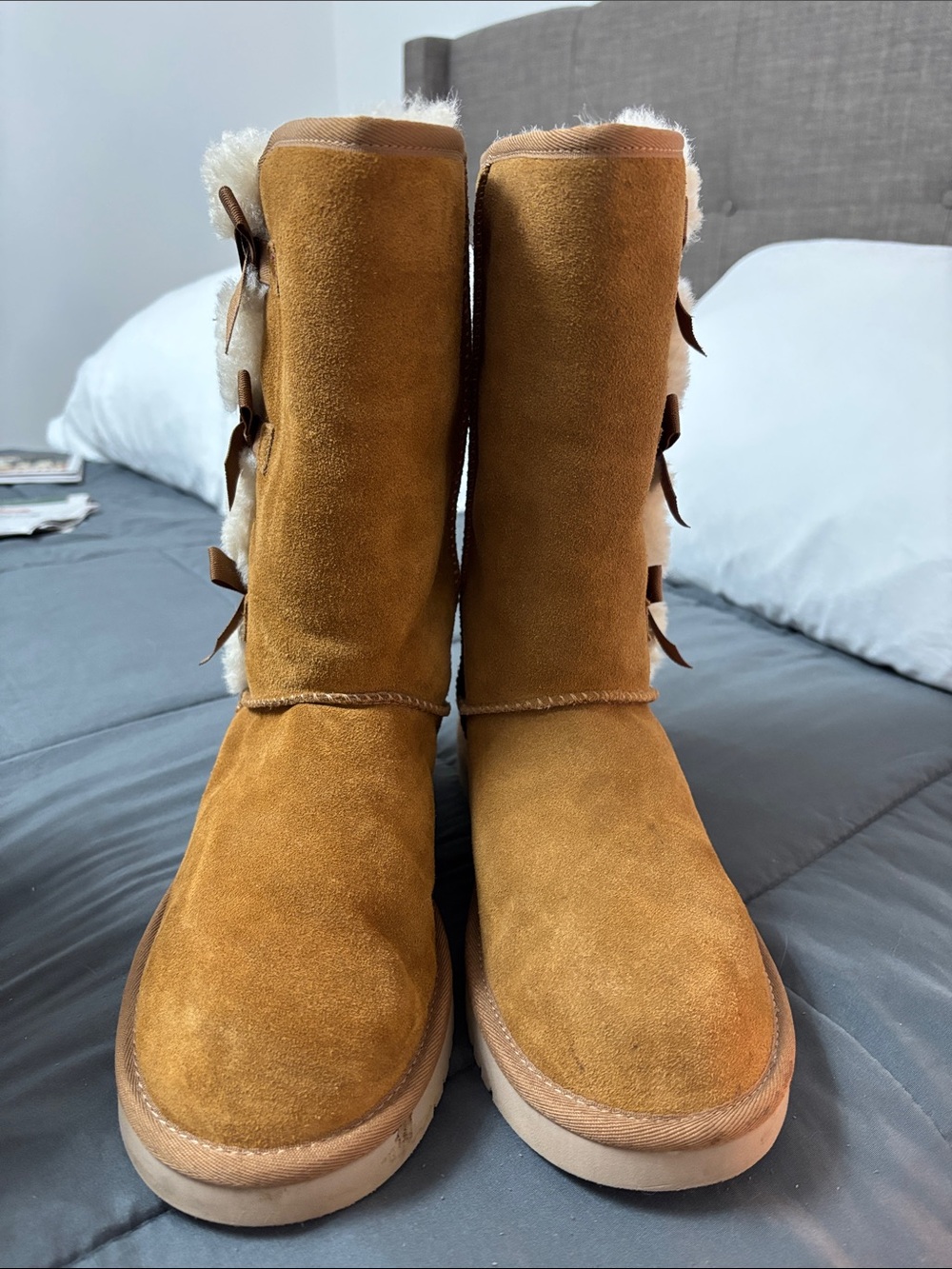 Women’s UGGS - Picture 2 of 4
